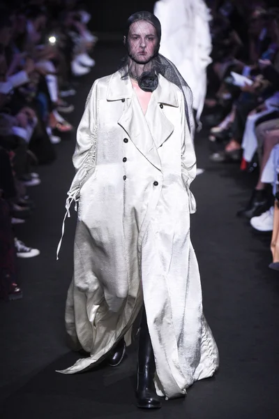 Look 27